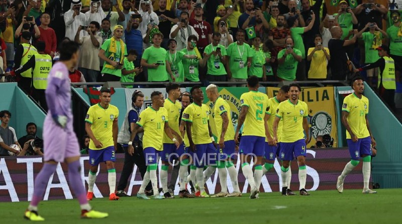 Jugadores de Brasil se reunen tras la victoria ante Corea del Sur. Foto: Diego Pallero / EL COMERCIO