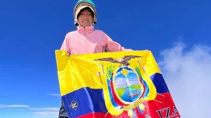 La niña montañista Dayra Iza falleció junto a los alpinistas Tatiana Chiguano y Luis Almachi. Foto: Facebook Gastronaustas