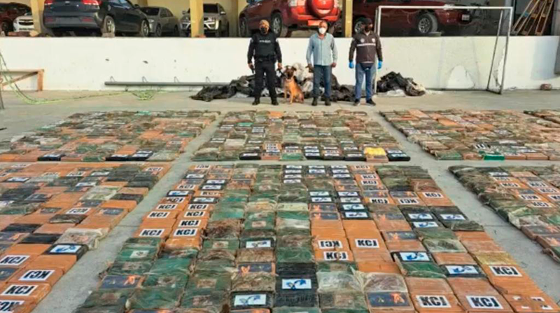 Agentes decomisaron 2,2 toneladas de cocaína en puerto de Guayaquil, el 5 de diciembre del 2022. Foto: Policía Nacional