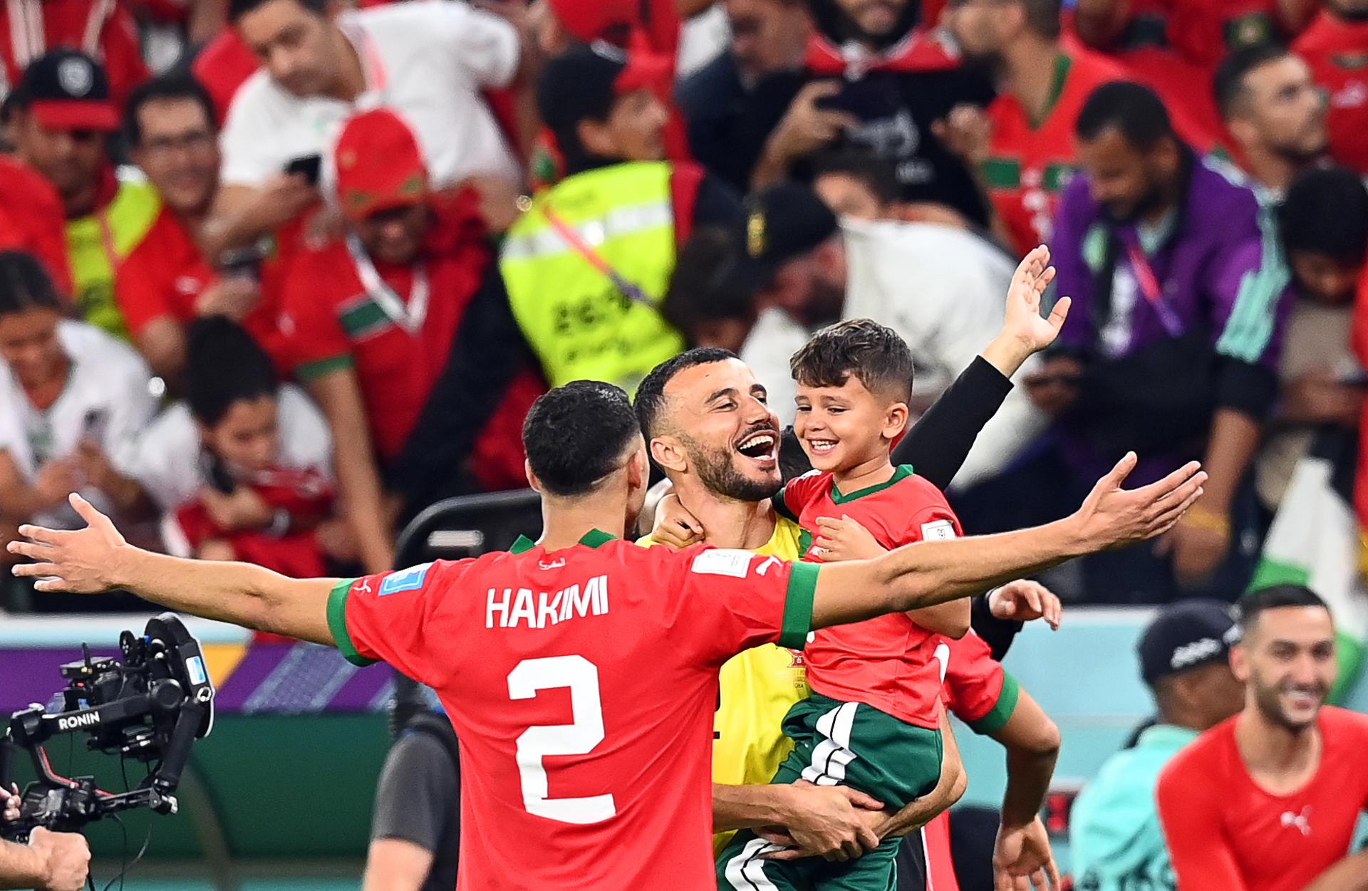 Jugadores de la Selección de Marruecos celebran su paso a semifinales. Foto: Agencia EFE