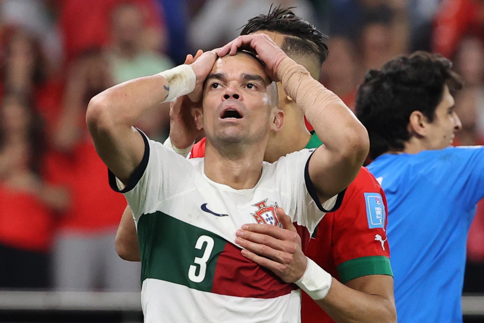 Pepe se molestó con el arbitraje tras la eliminación de Portugal del Mundial Qatar 2022. Foto: EFE.