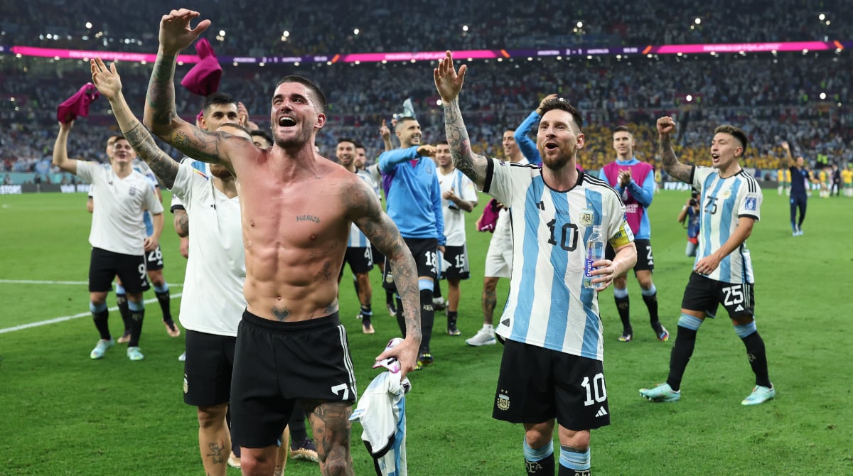 La Selección de Argentina se clasificó a los cuartos de final de una Copa del Mundo de Qatar 2022 tras ocho años, ya que en el Mundial Rusia 2018 quedó eliminada en octavos de final ante Francia. Foto: Twitter / fifaworldcup_es