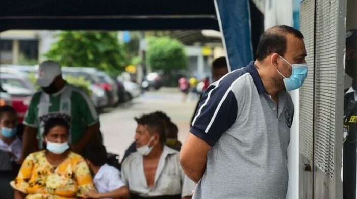 Imagen referencial. En Guayaquil todos los fallecimientos registrados son de pacientes con esquemas incompletos de vacunas. Foto: Enrique Pesantes / EL COMERCIO