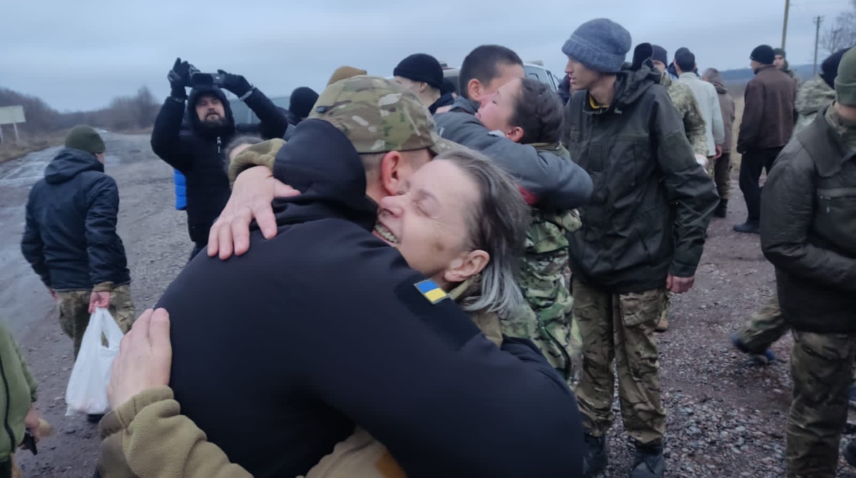 El jefe de la oficina presidencial de Ucrania, Andriy Yermak, confirmó la entrega de 140 personas y el recibimiento de 82 militares. Foto: Twitter / Andriy Yermak