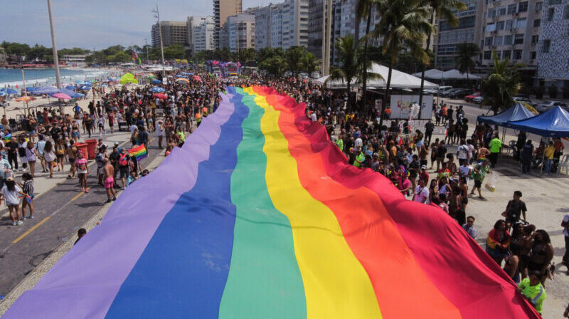 Imagen Referencial. Personas participan en la 27ª Marcha del Orgullo LGBTI, en Río de Janeiro (Brasil). Foto: EFE.
