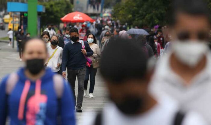 La obligatoriedad de la mascarilla se retomó en Ecuador debido al aumento de enfermedades respiratorias. Foto: archivo / EL COMERCIO