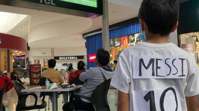 Firmar cocina buque de vapor Niño de Cuenca vistió camiseta de papel de Messi y se hizo viral - El  Comercio