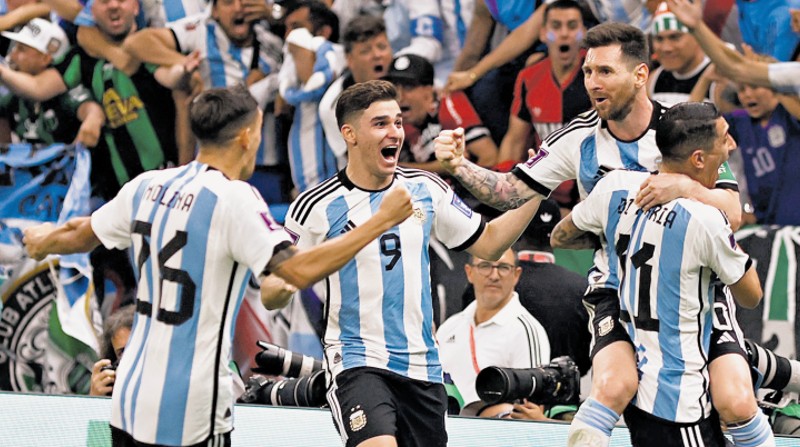 La Selección de Argentina celebrando uno de los goles durante el Mundial de Qatar 2022. Foto: EFE