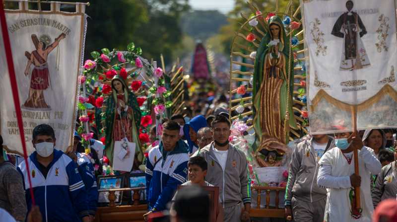 Feligreses en peregrinación llegan para festejar el día de la Virgen de Guadalupe. Foto: EFE
