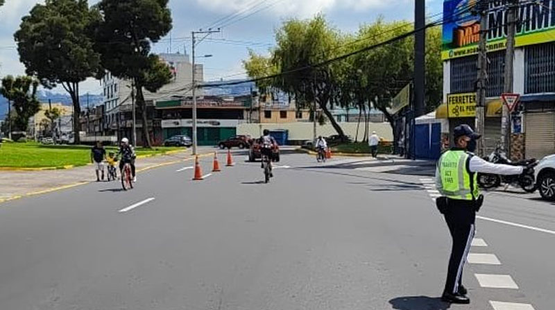 Ciudadanos acudieron a un proceso legal para definir los derechos de peatones y ciclistas en Quito. Foto: Twitter AMT