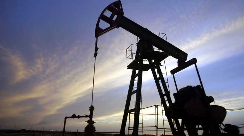 Los contratos de futuros del petróleo intermedio de Texas (WTI) para entrega en enero perdieron USD 1,17, con respecto al cierre de la jornada previa. Foto: EFE