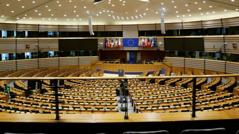 El Parlamento Europeo fue allanado por autoridades belgas, en medio de un debate. Foto: Pexels.