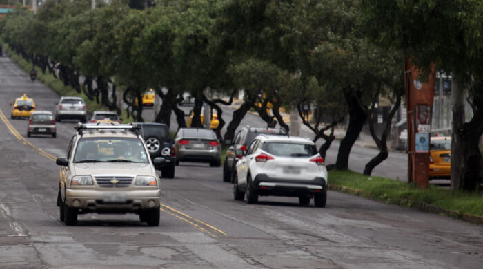 Los autos con placas terminadas en 1 y 2 no pueden circular este 24 de abril. Foto: archivo / EL COMERCIO