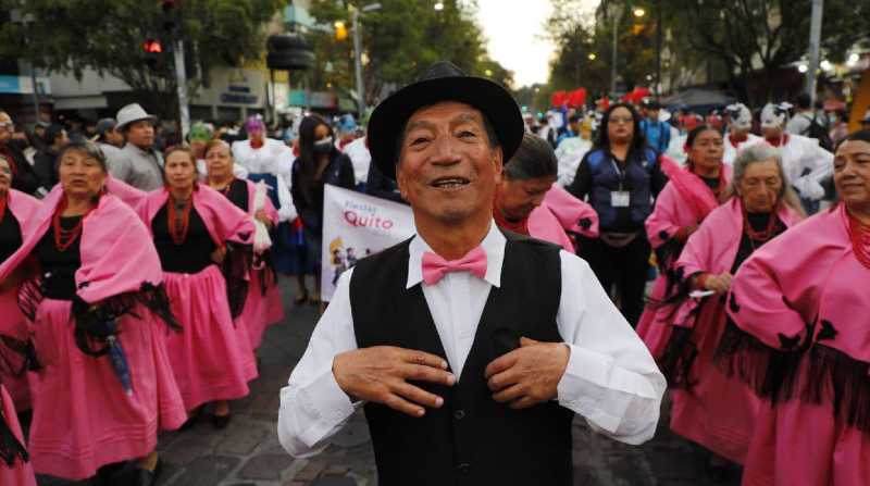Por las fiestas adultos mayores y niños danzaron durante los desfiles. Foto: Cortesía Secretaría de Cultura Quito