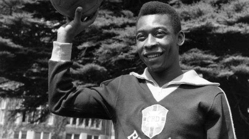 El 'Rey' Pelé, uno de los futbolistas más aclamados de la historia, jugó cuatro veces en Ecuador. Foto: Facebook Pelé