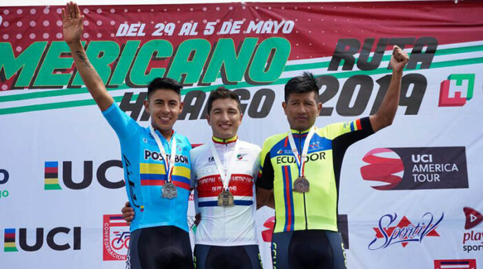 Segundo Navarrete (der.) en el podio del Campeonato Panamericano 2019 en México. Jeferson Cepeda fue el ganador. Foto: cortesía Segundo Navarrete