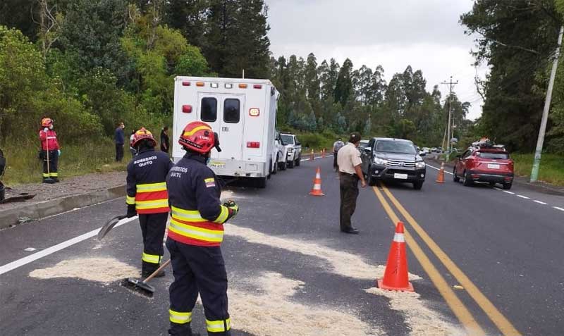 Los percances de tránsito, pirotecnia y alertas vinculadas con gas licuado de petróleo (GLP) son casos que las autoridades y equipos de salud atienden en mayor número. Foto: Bomberos Quito