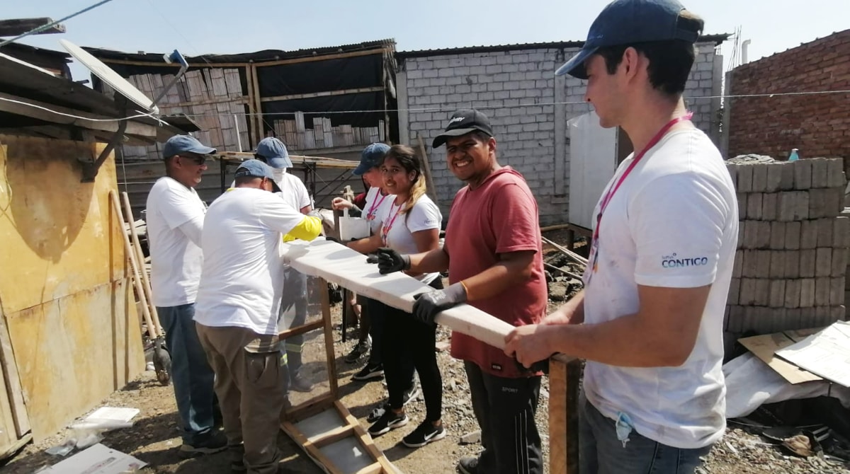 Softys Contigo es un programa de inversión social que busca materializar el propósito social de esta empresa a través de tres ejes: agua y saneamiento, educación en higiene y ayuda oportuna. Foto: Softys Ecuador