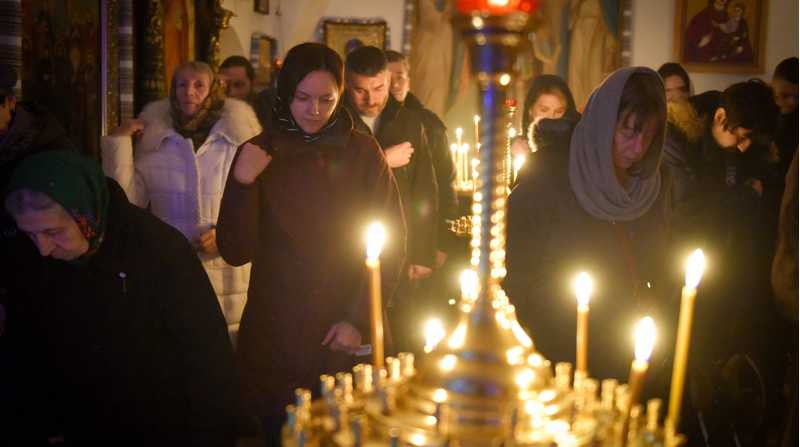 Familias ucranianas celebran navidad en medio del dolor a causa de la guerra. Foto: EFE