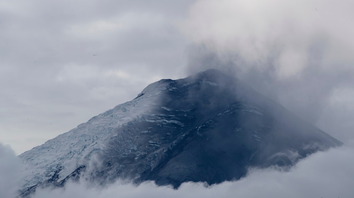 Fotografía de arachivo del volcán Cotopaxi, en los cantones Quito y Mejía, en la provincia de Pichincha (Ecuador). Foto: EFE