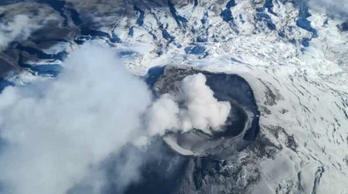 Volcán Cotopaxi continúa con emisiones de cenizas. Foto: IG