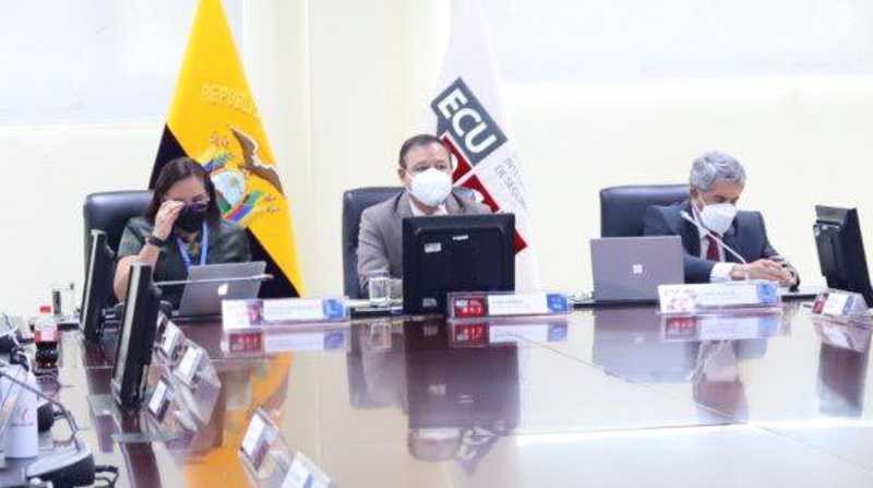 Juan Zapata, presidente del COE Nacional, presidió este martes la sesión para evaluar la situación epidemiológica del país. Foto: Ministerio del Interior