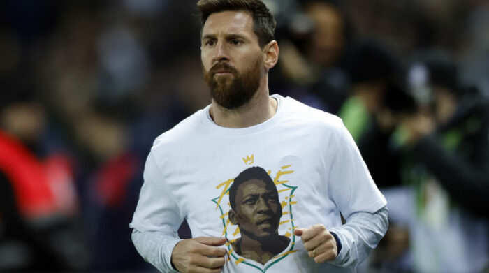 Lionel Messi y los jugadores del PSG rindieron un homenaje a Pelé. Foto: EFE