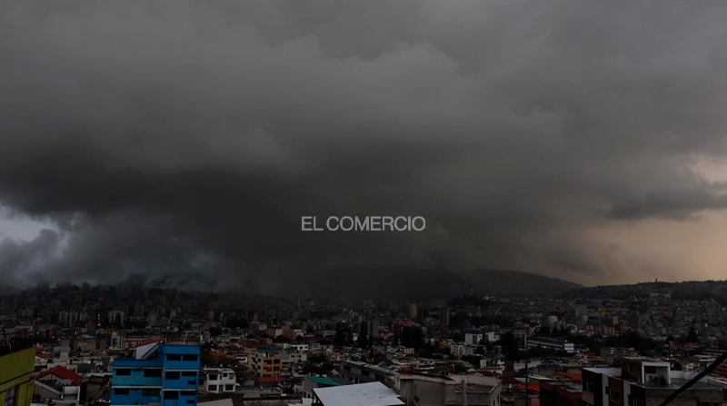El clima frío y lluvioso acompaña a Quito durante el mes de enero. Foto: Diego Pallero / EL COMERCIO