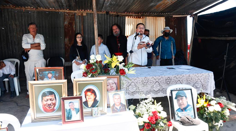 Familias rinden homenaje con una misa a las personas fallecidas durante el aluvión de 2022. Foto: Diego Pallero / EL COMERCIO