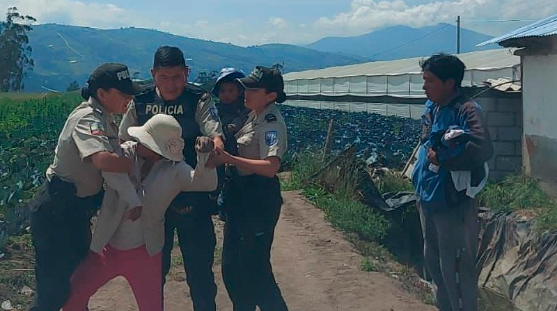 La madre que agredió a su hijo fue detenida en Ambato. Foto: Policía Nacional