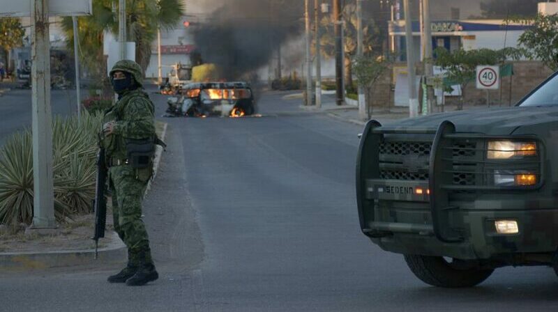 Los grupos armados narcoterroristas en México han sembrado el caos en Sinaloa. Foto: EFE.