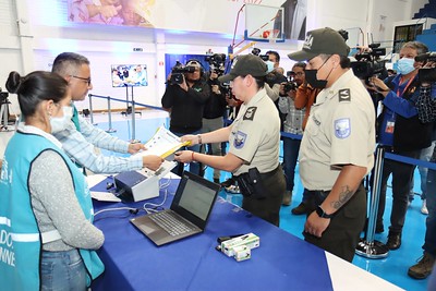 La Policía Nacional será la encargada de custodiar los sobres con las actas que se generen en las Juntas Receptoras del Voto para después iniciar el proceso de digitalización. Foto; Cortesía CNE.