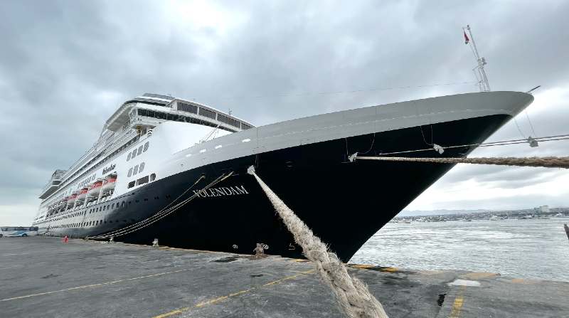 El Ms. Volendam es uno de los barcos más grandes que ha llegado a Ecuador. Foto: Ministerio de Turismo