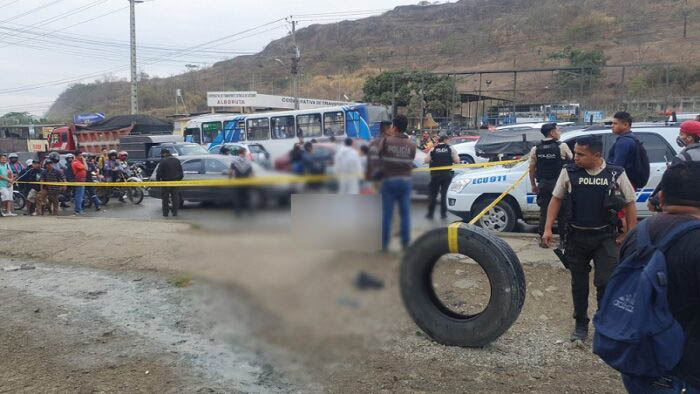 El asesinato de un adolescente se registró en la avenida Casuarina a la altura de la cooperativa Nueva Prosperina, noroeste de Guayaquil. Foto: Cortesía @paultutiven