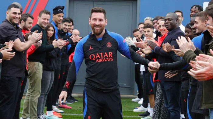 Lionel Messi retornó a los entrenamientos del PSG en medio de aplausos de sus compañeros. Foto: Twitter @PSG_espanol