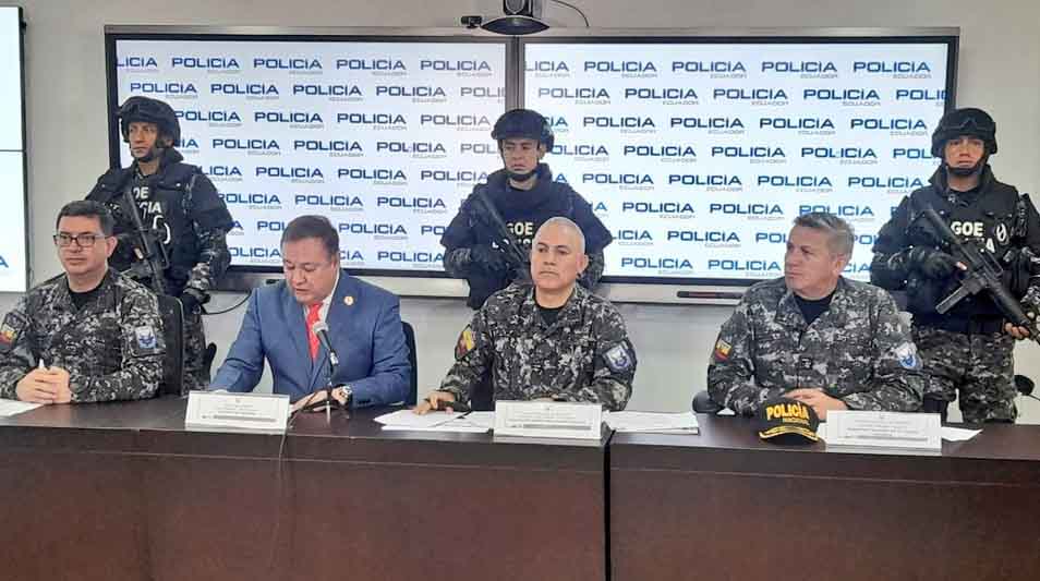 La Policía Nacional ofreció en rueda de prensa detalles de la acción ejecutada en 6 provincias de Ecuador la madrugada de este 18 de enero. Foto: Twitter Policía