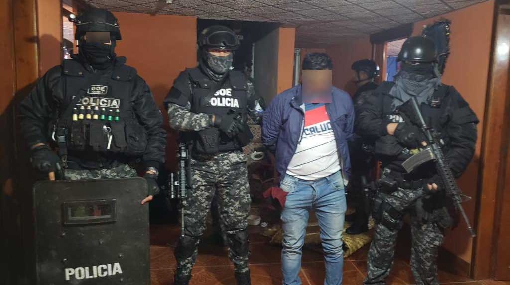 La Fiscalía informó de la detención de 18 personas en 32 allanamientos realizados en 6 provincias de Ecuador por el supuesto delito de delincuencia organizada. Foto: Twitter Guillermo Lasso