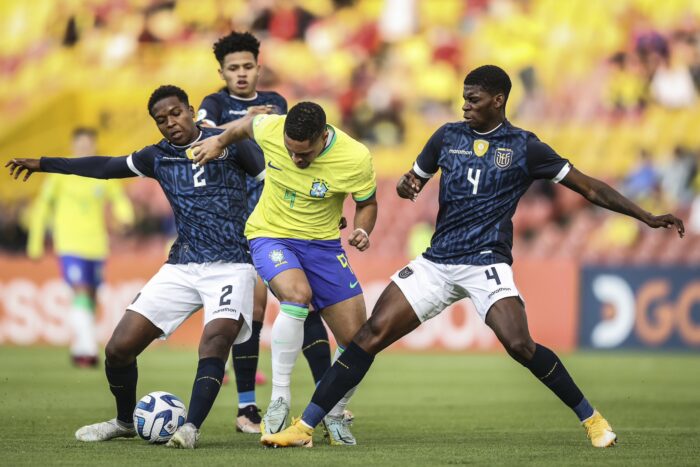 Vitor Roque anotó los dos goles de Brasil ante Ecuador, en el Sudamericano Sub-20. Foto: FEF