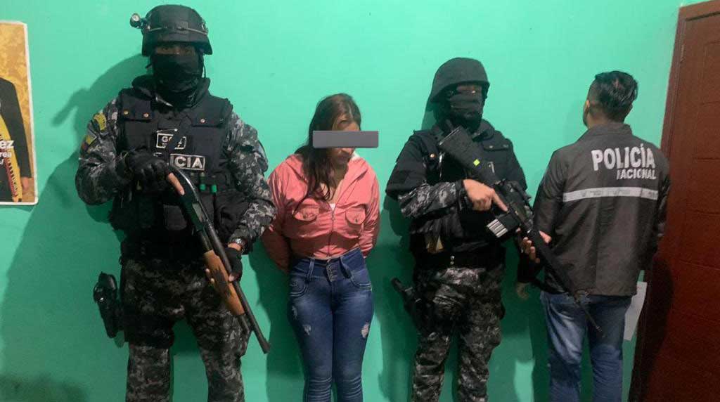 19 detenidos fue el resultado de varios allanamientos realizado por la Policía Nacional en tres provincias de Ecuador este jueves, 26 de enero de 2023. Foto: Twitter Juan Zapata