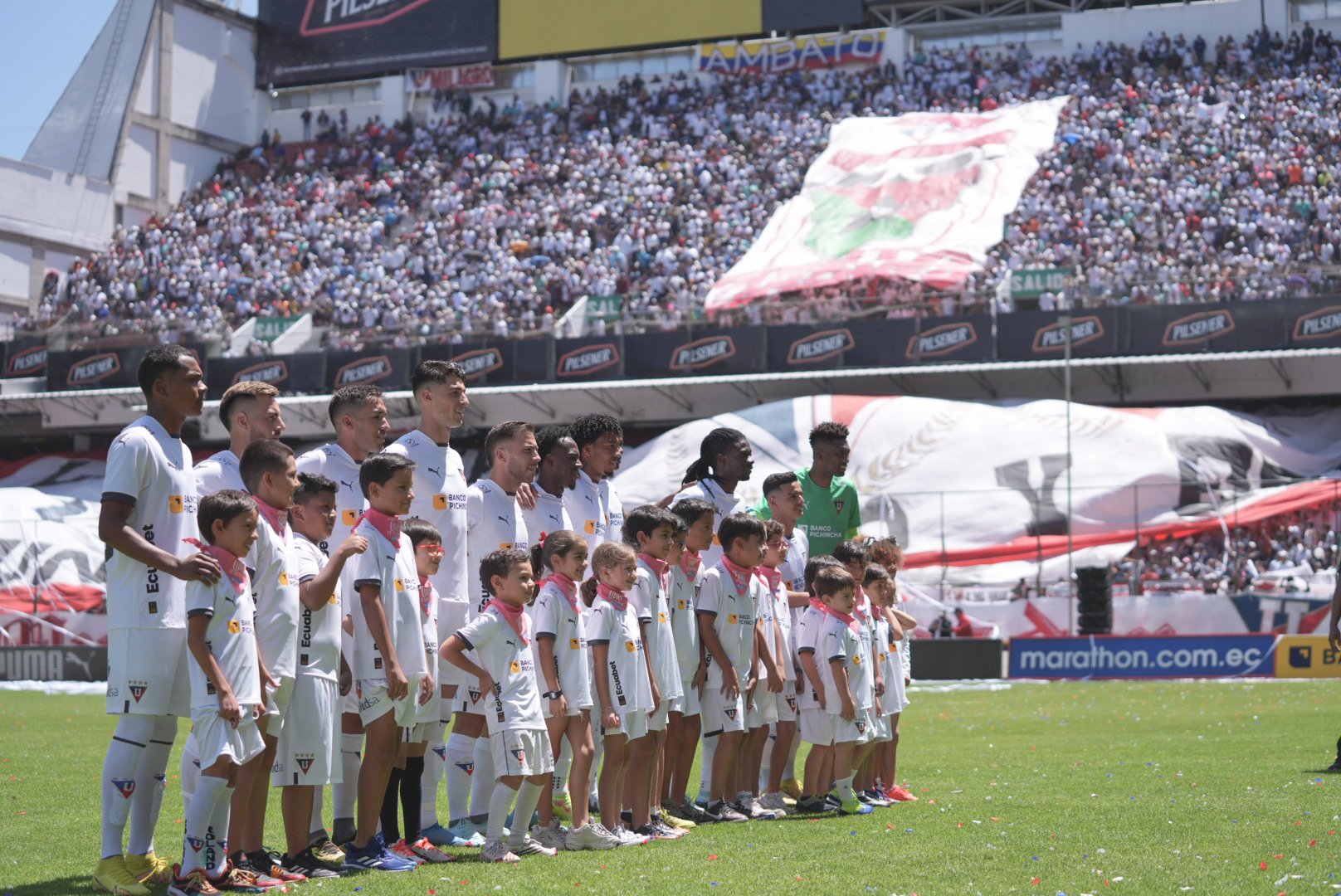 Liga de Quito en su partido de presentación Noche Blanca. Foto: LDU