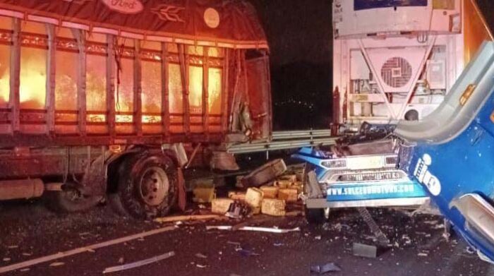 Dos camiones colisionaron en el sector de Palugo- Pifo este martes, 31 de enero de 2023. Foto: Twitter