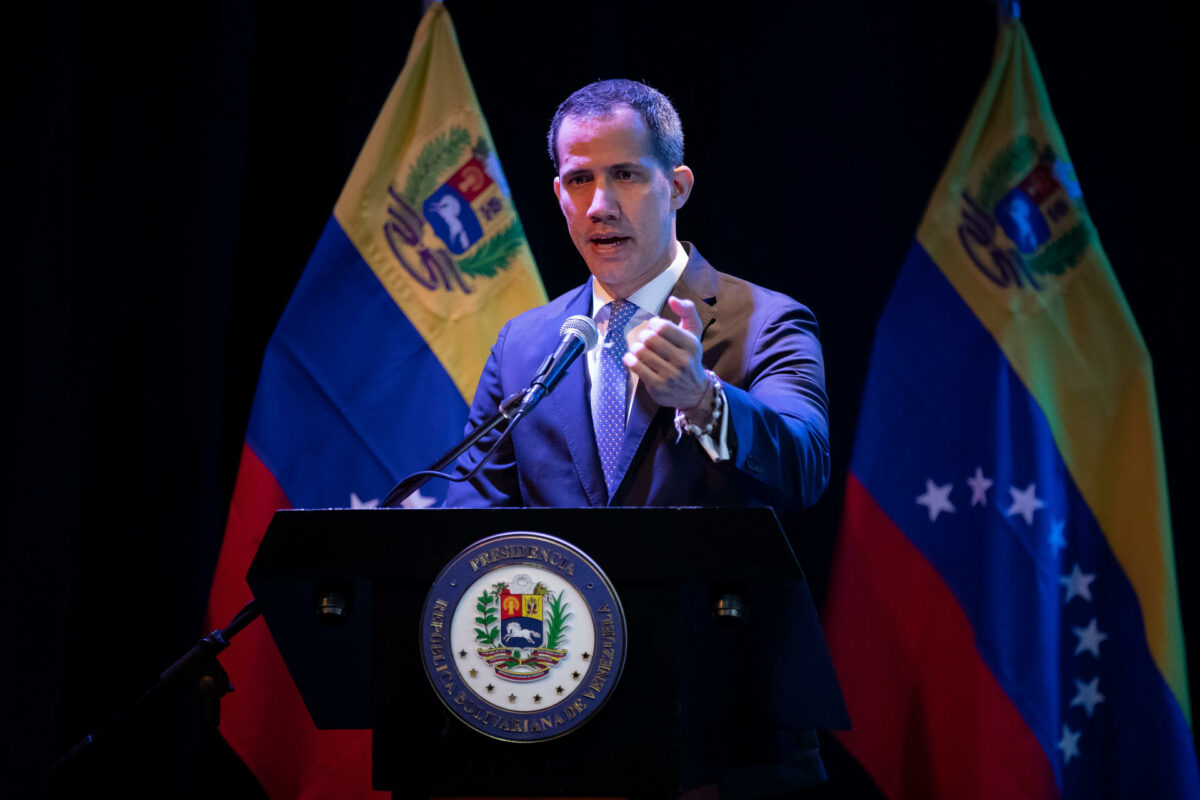 Juan Guaidó da una rendición de cuentas del denominado "gobierno interino", en Caracas. Foto: EFE