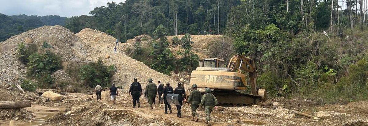 Las autoridades ecuatorianas controlaron actividades de minería ilegal este 17 de enero del 2023 en Napo. Cortesía: Cortesía Policía Nacional