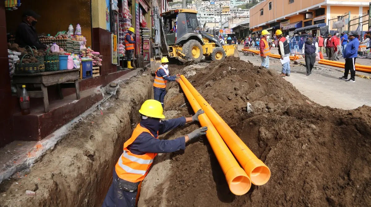 En 2021, el proyecto de soterramiento de cables en Quito se desarrolló en zonas del Centro Histórico. Foto: Archivo / EL COMERCIO