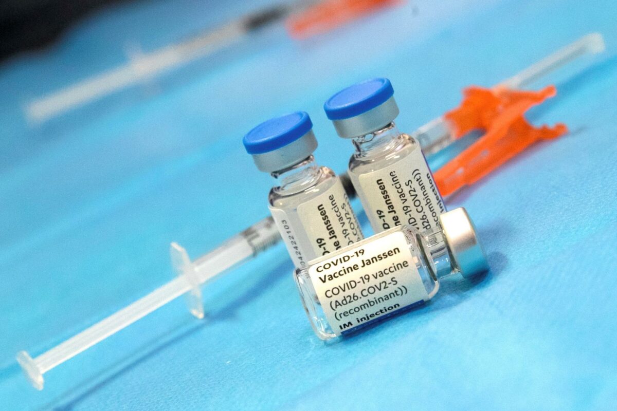 Fotografía de archivo de la vacuna de Janssen contra el covid-19. Foto: EFE