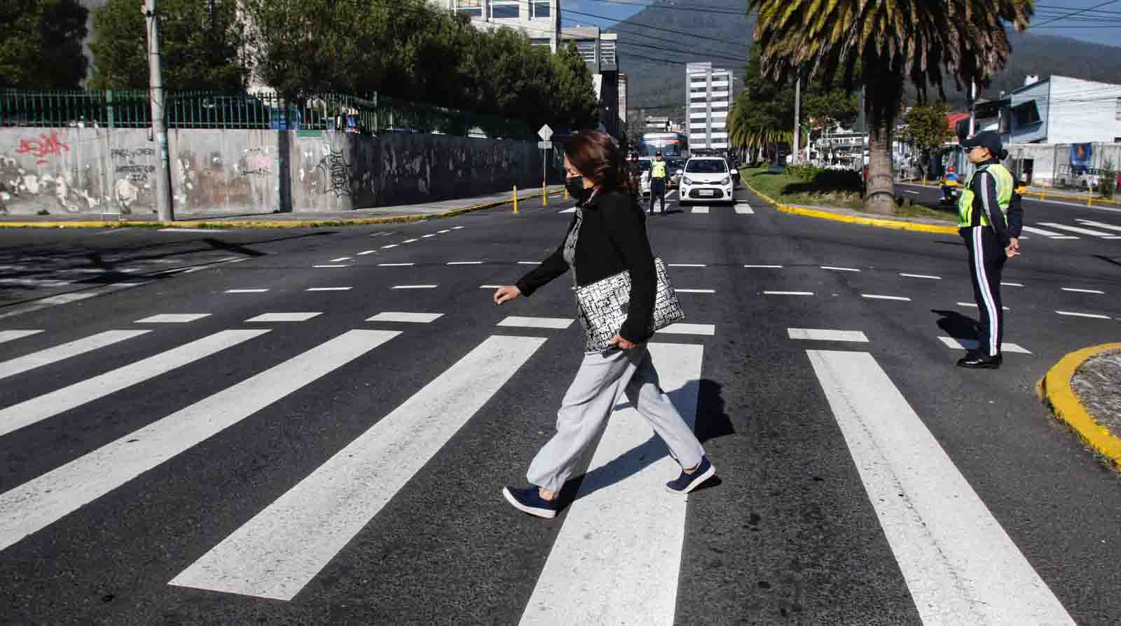 Este jueves, 26 de enero, se realizió una campaña de uso de espacios peatonales en la avenida Naciones Unidas y Veracruz. Foto: Carlos Noriega / EL COMERCIO