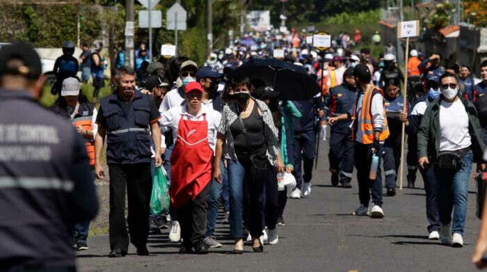 Cientos de personas participaron en el primer simulacro de evacuación por una posible erupción del volcán Cotopaxi, en Los Chillos. Foto: Carlos Noriega / EL COMERCIO