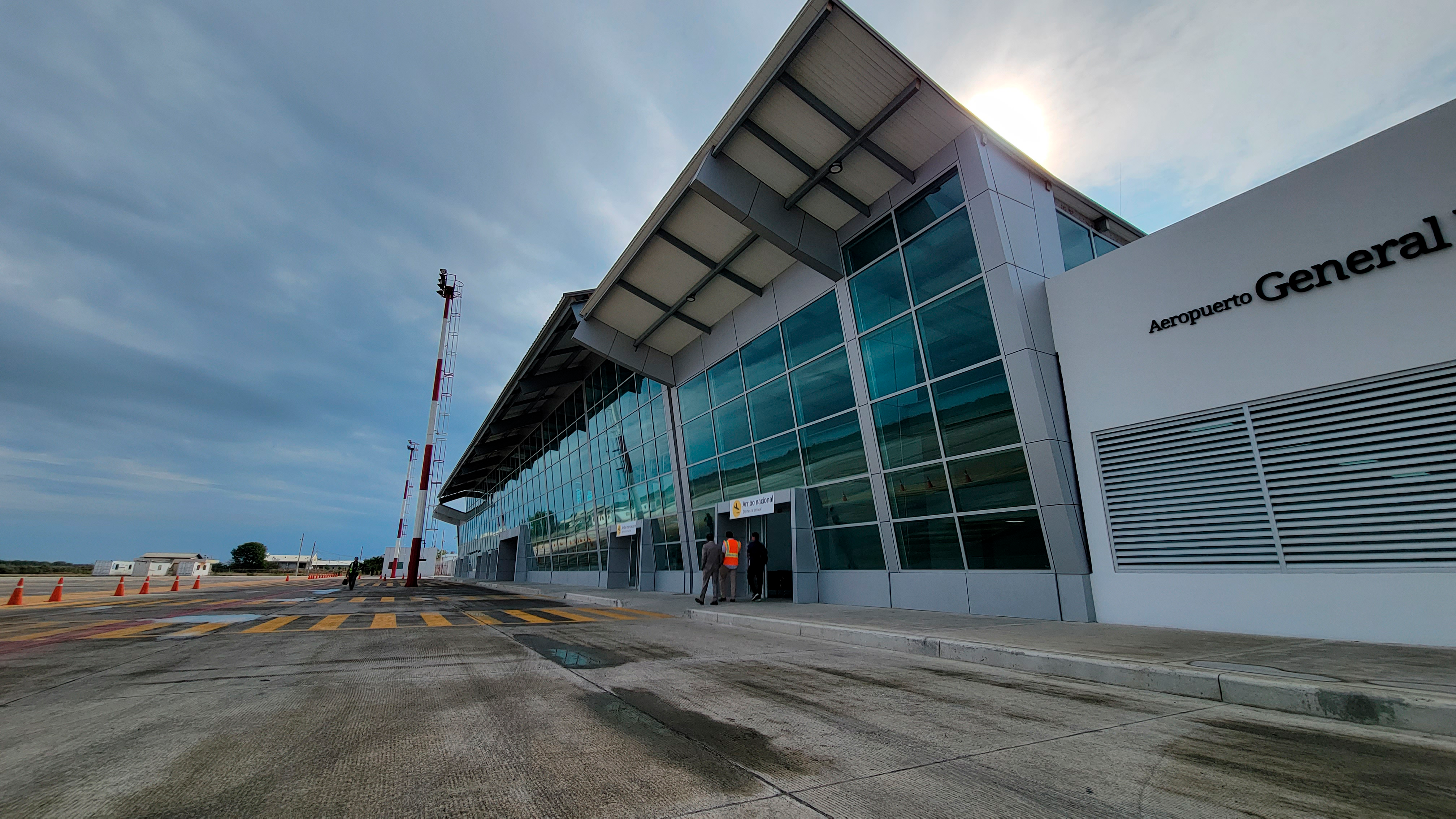 El aeropuerto General Eloy Alfaro de Manta tendrá vuelos internacionales después de siete años. Foto: Twitter @n_larenas