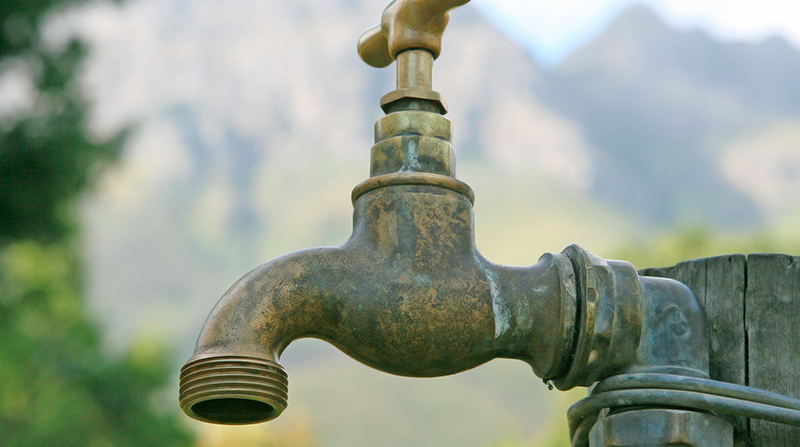 Imagen referencial. Los cortes de agua afectan a las parroquias del sur de Quito. Foto: Pixabay