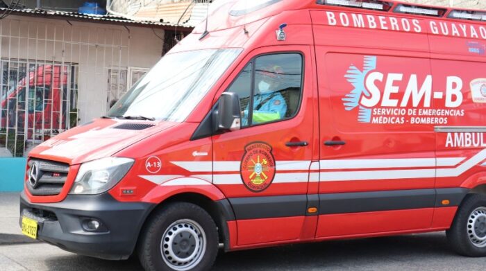 Las ambulancias del Cuerpo de Bomberos de Guayaquil realizan unas 50 salidas diarias a sectores conflictivos. Foto: Referencial BCBG